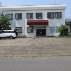 元ビジネスホテルスタジオ・大型戸建てスタジオ・昭和でレトロなアパートスタジオ・駐車スペース・駐車場・美術トラック・美トラ・マイクロバス・搬入スペース・搬出スペース・美術小道具投入・メインロケハン・オールスタッフロケハン・撮影専用物件・アトリエミカミ管理運営・ロケ地・ロケ場所・ロケセット・撮影場所・ハウススタジオ・レンタルスタジオ・全室撮影専用・東京近郊・水海道・常総市・撮影用に改造・撮影専用電源確保・ドラマ・映画・ミュージックビデオ・バラエティー番・再現ドラマ・照明・電気配線・点灯・電気チェク