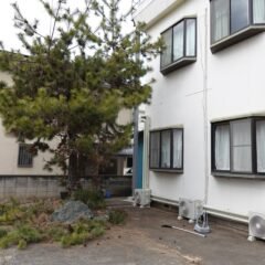 元ビジネスホテルスタジオ・大型戸建てスタジオ・昭和でレトロなアパートスタジオ・駐車スペース・駐車場・美術トラック・美トラ・マイクロバス・搬入スペース・搬出スペース・美術小道具投入・メインロケハン・オールスタッフロケハン・撮影専用物件・アトリエミカミ管理運営・ロケ地・ロケ場所・ロケセット・撮影場所・ハウススタジオ・レンタルスタジオ・全室撮影専用・東京近郊・水海道・常総市・撮影用に改造・撮影専用電源確保・ドラマ・映画・ミュージックビデオ・バラエティー番・再現ドラマ・照明・電気配線・点灯・電気チェク