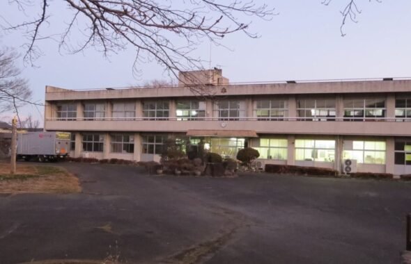 学校スタジオ・外観・アトリエミカミ管理運営・撮影場所・ロケ地・ドラマ撮影・映画撮影・ミュージックビデオ撮影・CM撮影・コマーシャル撮影・ウエーブ動画・撮影現場・東京近郊・YouTube撮影・スチール撮影・グラフィック撮影・イメージ撮影・再現ドラマ撮影