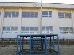 学校スタジオ・外観・朝礼台・アトリエミカミ管理運営・撮影場所・ロケ地・ドラマ撮影・映画撮影・ミュージックビデオ撮影・CM撮影・コマーシャル撮影・ウエーブ動画・撮影現場・東京近郊・YouTube撮影・スチール撮影・グラフィック撮影・イメージ撮影・再現ドラマ撮