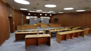 裁判所に観える議場・会議室・撮影・ロケ地・アトリエミカミがロケーションコーデネートしてます・ドラマ・映画・ミュージックビデオ・ロケ場所
