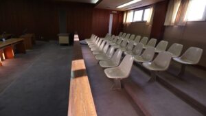 裁判所に観える議場・会議室・撮影・ロケ地・アトリエミカミがロケーションコーデネートしてます・ドラマ・映画・ミュージックビデオ・ロケ場所