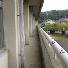 学校スタジオ・教室外・外廊下・ベランダ・照明設置・撮影ポイント・カメラアングル・イメージカット・ロケ地・ロケ場所・撮影場所・撮影スポット・学校庭・コスプレ撮影・ドラマ撮影・映画撮影・YouTube撮影・ハウススタジオ・レンタルスタジオ・貸しスタジオ・アトリエミカミ管理運営・東京近郊・桜川市・真壁町・スタジオ料金