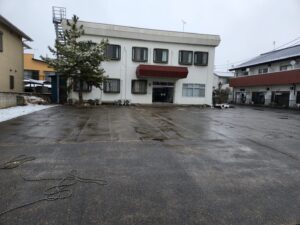 大雪警報・やんでました・元ビジネスホテルスタジオ・大型戸建スタジオ・昭和でレトロなアパートスタジオ・駐車スペース・駐車場・美術トラック・美トラ・マイクロバス・搬入スペース・搬出スペース・美術小道具投入・メインロケハン・オールスタッフロケハン・撮影専用物件・アトリエミカミ管理運営・ロケ地・ロケ場所・ロケセット・撮影場所・ハウススタジオ・レンタルスタジオ・全室撮影専用・東京近郊・水海道・常総市・撮影用に改造・撮影専用電源確保・ドラマ・映画・ミュージックビデオ・バラエティー番・再現ドラマ・照明・警察の僚・学生寮・社員寮・合宿所設定