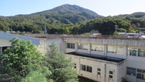 学校スタジオ・外観・アトリエミカミ管理運営・撮影場所・ロケ地・ドラマ撮影・映画撮影・ミュージックビデオ撮影・CM撮影・コマーシャル撮影・ウエーブ動画・撮影現場・東京近郊・YouTube撮影・スチール撮影・グラフィック撮影・イメージ撮影・再現ドラマ撮影