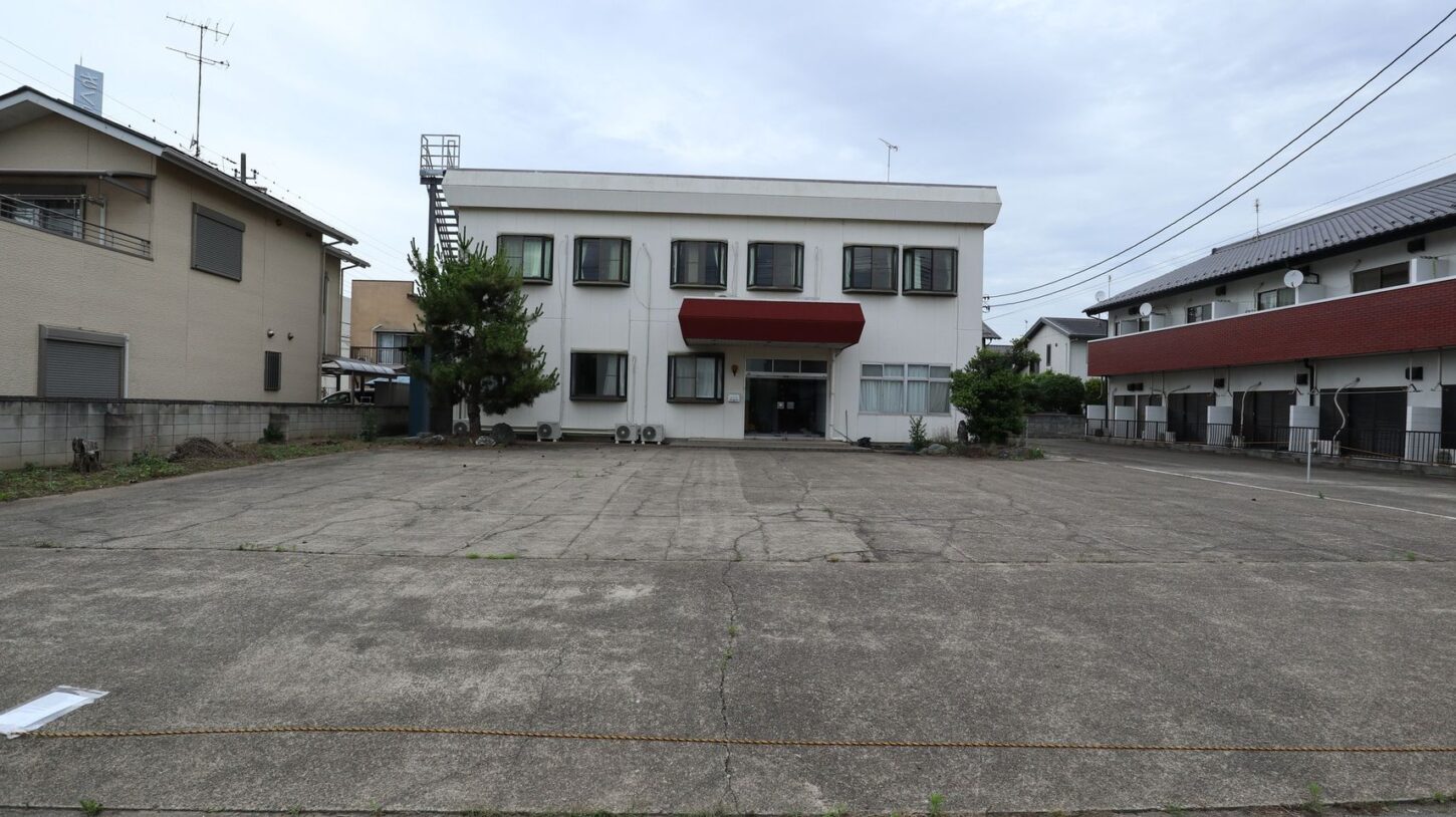 大雪警報・やんでました・元ビジネスホテルスタジオ・大型戸建スタジオ・昭和でレトロなアパートスタジオ・駐車スペース・駐車場・美術トラック・美トラ・マイクロバス・搬入スペース・搬出スペース・美術小道具投入・メインロケハン・オールスタッフロケハン・撮影専用物件・アトリエミカミ管理運営・ロケ地・ロケ場所・ロケセット・撮影場所・ハウススタジオ・レンタルスタジオ・全室撮影専用・東京近郊・水海道・常総市・撮影用に改造・撮影専用電源確保・ドラマ・映画・ミュージックビデオ・バラエティー番・再現ドラマ・照明・警察の僚・学生寮・社員寮・合宿所設定