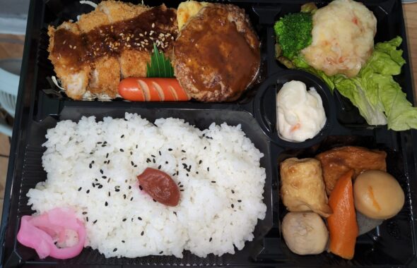 ロケ弁・スーパーうおまつ・撮影弁当・アパートスタジオ・アパート・撮影専用・改造・撮影用電源・撮影専用物件・パネル壁・メインロケハン・オールスタッフロケハン・連続ドラマ・映画撮影・アトリエミカミ管理運営・撮影場所・ハウススタジオ・昭和でレトロなアパートスタジオ・撮影専用物件・出入り階段も俯瞰で撮影・ドラマ・映画・再現ドラマ・撮影ポイント・ロケ地・ロケ場所・常総市・水海道・東京近郊・東京駅から50分・駅歩5分