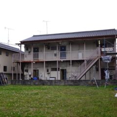 アパートスタジオ・小太郎一人暮らし・撮影中・外観・メインロケハン・オールスタッフロケハン・連続ドラマ・映画撮影・アトリエミカミ管理運営・撮影場所・ハウススタジオ・昭和でレトロなアパートスタジオ・撮影専用物件・出入り階段も俯瞰で撮影・ドラマ・映画・再現ドラマ・撮影ポイント・ロケ地・ロケ場所・常総市・水海道・東京近郊・東京駅から50分・駅歩5分