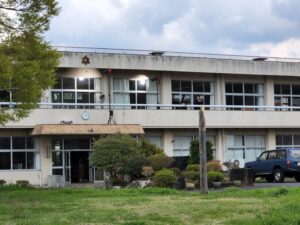教室・外から照明・学校スタジオ・アトリエミカミ管理運営・ロケ地・東京近郊・撮影場所・ドラマ撮影・ミュージックビデオ撮影・YouTube撮影・映画撮影・再現ドラマ撮影・コスプレ撮影・撮影会・撮影現場・桜川市・真壁町・東京・関東・東京