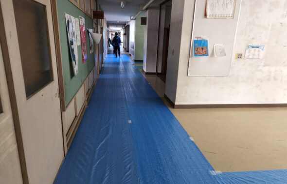 土足厳禁。養生・大規模撮影・学校スタジオ・アトリエミカミ管理運営・ロケ地・東京近郊・撮影場所・ドラマ撮影・ミュージックビデオ撮影・YouTube撮影・映画撮影・再現ドラマ撮影・コスプレ撮影・撮影会・撮影現場・桜川市・真壁町・東京・関東・東京