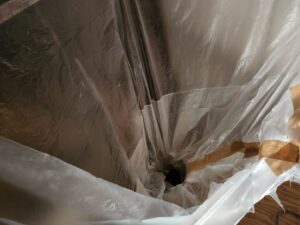 シリコン注入・雨漏り修理・足場・製作・２階・天井裏・準備・・元ビジネスホテルスタジオ・大型戸建スタジオ・昭和でレトロなアパートスタジオ・駐車スペース・駐車場・美術トラック・美トラ・マイクロバス・搬入スペース・搬出スペース・美術小道具投入・メインロケハン・オールスタッフロケハン・撮影専用物件・アトリエミカミ管理運営・ロケ地・ロケ場所・ロケセット・撮影場所・ハウススタジオ・レンタルスタジオ・全室撮影専用・東京近郊・水海道・常総市・撮影用に改造・撮影専用電源確保・ドラマ・映画・ミュージックビデオ・バラエティー番・再現ドラマ・照明・警察の僚・学生寮・社員寮・合宿所設定