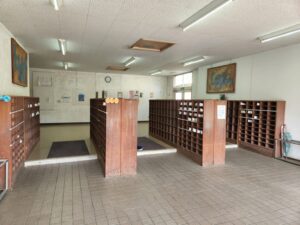 学校スタジオの昇降口周辺・問い合わせ急増・撮影スポット・学園ドラマ・コマーシャル撮影・CM撮影・映画撮影・再現ドラマ撮影・コスプレ撮影・ユーty－部撮影・アトリエミカミ・管理運営・学校撮影・レンタルスタジオ・東京近郊・東京・東京・関東・桜川市・真壁町・撮影専用物件・