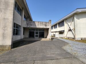 学校スタジオの昇降口周辺・問い合わせ急増・撮影スポット・学園ドラマ・コマーシャル撮影・CM撮影・映画撮影・再現ドラマ撮影・コスプレ撮影・ユーty－部撮影・アトリエミカミ・管理運営・学校撮影・レンタルスタジオ・東京近郊・東京・東京・関東・桜川市・真壁町・撮影専用物件・