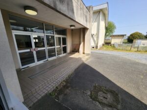 窓・鍵・開錠・撮影スポット・昇降口付近・学校スタジオ・アトリエミカミ管理運営・ロケ地・東京近郊・撮影場所・ドラマ撮影・ミュージックビデオ撮影・YouTube撮影・映画撮影・再現ドラマ撮影・コスプレ撮影・撮影会・撮影現場・桜川市・真壁町・東京・関東・東京