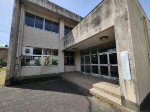 窓・鍵・開錠・撮影スポット・昇降口付近・学校スタジオ・アトリエミカミ管理運営・ロケ地・東京近郊・撮影場所・ドラマ撮影・ミュージックビデオ撮影・YouTube撮影・映画撮影・再現ドラマ撮影・コスプレ撮影・撮影会・撮影現場・桜川市・真壁町・東京・関東・東京