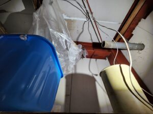 防水パテ・雨漏り修理・再補修・成功・シリコンチェンジ・元ビジネスホテルスタジオ・大型戸建スタジオ・昭和でレトロなアパートスタジオ・駐車スペース・駐車場・美術トラック・美トラ・マイクロバス・搬入スペース・搬出スペース・美術小道具投入・メインロケハン・オールスタッフロケハン・撮影専用物件・アトリエミカミ管理運営・ロケ地・ロケ場所・ロケセット・撮影場所・ハウススタジオ・レンタルスタジオ・全室撮影専用・東京近郊・水海道・常総市・撮影用に改造・撮影専用電源確保・ドラマ・映画・ミュージックビデオ・バラエティー番・再現ドラマ・照明・警察の僚・学生寮・社員寮・合宿所設定