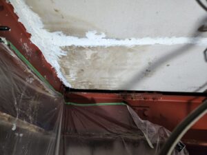 雨漏り修理・再補修・成功・シリコンチェンジ・元ビジネスホテルスタジオ・大型戸建スタジオ・昭和でレトロなアパートスタジオ・駐車スペース・駐車場・美術トラック・美トラ・マイクロバス・搬入スペース・搬出スペース・美術小道具投入・メインロケハン・オールスタッフロケハン・撮影専用物件・アトリエミカミ管理運営・ロケ地・ロケ場所・ロケセット・撮影場所・ハウススタジオ・レンタルスタジオ・全室撮影専用・東京近郊・水海道・常総市・撮影用に改造・撮影専用電源確保・ドラマ・映画・ミュージックビデオ・バラエティー番・再現ドラマ・照明・警察の僚・学生寮・社員寮・合宿所設定