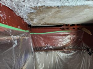 気になる雨漏り修理・元ビジネスホテルスタジオ・大型戸建スタジオ・昭和でレトロなアパートスタジオ・駐車スペース・駐車場・美術トラック・美トラ・マイクロバス・搬入スペース・搬出スペース・美術小道具投入・メインロケハン・オールスタッフロケハン・撮影専用物件・アトリエミカミ管理運営・ロケ地・ロケ場所・ロケセット・撮影場所・ハウススタジオ・レンタルスタジオ・全室撮影専用・東京近郊・水海道・常総市・撮影用に改造・撮影専用電源確保・ドラマ・映画・ミュージックビデオ・バラエティー番・再現ドラマ・照明・警察の僚・学生寮・社員寮・合宿所設定