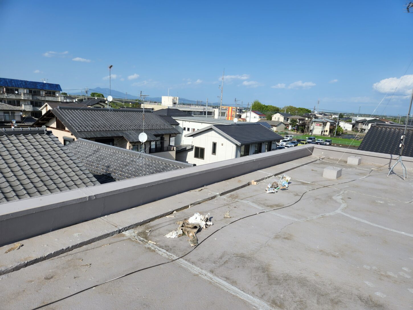 気になる雨漏り修理・元ビジネスホテルスタジオ・大型戸建スタジオ・昭和でレトロなアパートスタジオ・駐車スペース・駐車場・美術トラック・美トラ・マイクロバス・搬入スペース・搬出スペース・美術小道具投入・メインロケハン・オールスタッフロケハン・撮影専用物件・アトリエミカミ管理運営・ロケ地・ロケ場所・ロケセット・撮影場所・ハウススタジオ・レンタルスタジオ・全室撮影専用・東京近郊・水海道・常総市・撮影用に改造・撮影専用電源確保・ドラマ・映画・ミュージックビデオ・バラエティー番・再現ドラマ・照明・警察の僚・学生寮・社員寮・合宿所設定