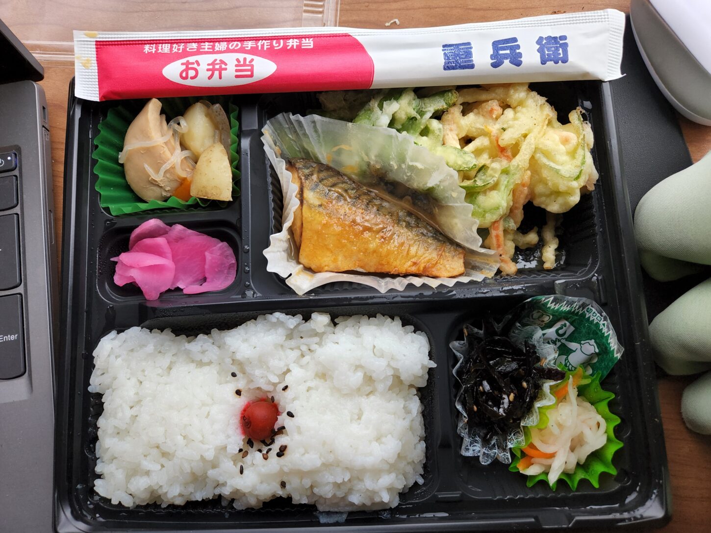 お弁当の重兵衛・本日のロケ弁・連ドラ飯・アパートスタジオ・アパート・撮影専用・改造・撮影用電源・撮影専用物件・パネル壁・メインロケハン・オールスタッフロケハン・連続ドラマ・映画撮影・アトリエミカミ管理運営・撮影場所・ハウススタジオ・昭和でレトロなアパートスタジオ・撮影専用物件・出入り階段も俯瞰で撮影・ドラマ・映画・再現ドラマ・撮影ポイント・ロケ地・ロケ場所・常総市・水海道・東京近郊・東京駅から50分・駅歩5分