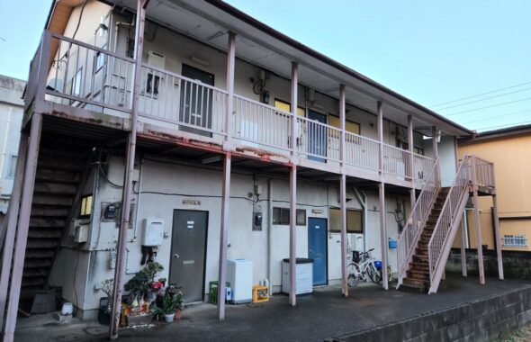 ドラマ・帰ってきたコタロウ一人暮らし・アパートスタジオ・アパート・撮影専用・改造・撮影用電源・撮影専用物件・パネル壁・メインロケハン・オールスタッフロケハン・連続ドラマ・映画撮影・アトリエミカミ管理運営・撮影場所・ハウススタジオ・昭和でレトロなアパートスタジオ・撮影専用物件・出入り階段も俯瞰で撮影・ドラマ・映画・再現ドラマ・撮影ポイント・ロケ地・ロケ場所・常総市・水海道・東京近郊・東京駅から50分・駅歩5分