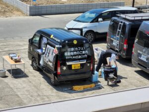 出張カフェが来てます・アパートスタジオ駐車場・元ビジネスホテルスタジオ・大型戸建スタジオ・昭和でレトロなアパートスタジオ・駐車スペース・駐車場・美術トラック・美トラ・マイクロバス・搬入スペース・搬出スペース・美術小道具投入・メインロケハン・オールスタッフロケハン・撮影専用物件・アトリエミカミ管理運営・ロケ地・ロケ場所・ロケセット・撮影場所・ハウススタジオ・レンタルスタジオ・全室撮影専用・東京近郊・水海道・常総市・撮影用に改造・撮影専用電源確保・ドラマ・映画・ミュージックビデオ・バラエティー番・再現ドラマ・照明・警察の僚・学生寮・社員寮・合宿所設定