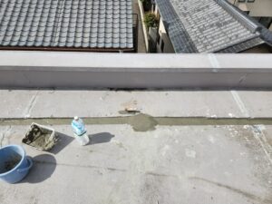雨漏り修理・結果は・・・元ビジネスホテルスタジオ・大型戸建スタジオ・昭和でレトロなアパートスタジオ・駐車スペース・駐車場・美術トラック・美トラ・マイクロバス・搬入スペース・搬出スペース・美術小道具投入・メインロケハン・オールスタッフロケハン・撮影専用物件・アトリエミカミ管理運営・ロケ地・ロケ場所・ロケセット・撮影場所・ハウススタジオ・レンタルスタジオ・全室撮影専用・東京近郊・水海道・常総市・撮影用に改造・撮影専用電源確保・ドラマ・映画・ミュージックビデオ・バラエティー番・再現ドラマ・照明・警察の僚・学生寮・社員寮・合宿所設定