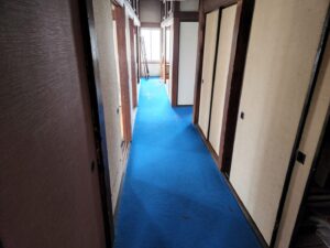 カーペット交換・廊下・登録有形文化財橋本旅館スタジオ・・グットデザイン賞・登録有形文化財橋本旅館スタジオ・古民家カフェ・登録有形文化財・アトリエミカミ・管理運営・ドラマ撮影・映画撮影・再現ドラマ撮影・YouTube撮影・ミュージックビデオ撮影・CM撮影・ロケ地・ロケ現場・撮影場所・ハウススタジオ・レンタルスタジオ・貸しスタジオ・東京・東京近郊・桜川市・真壁町