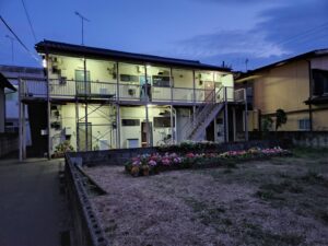 撮影専用に改造したアパートスタジオ・撮影用電源。壁の取り外し・撮影用物件・ハウススタジオ・レンタルハウス・貸しスタジオ・アトリエミカミ・管理運営・スタジオ料金・映画撮影・ドラマ撮影・再現ドラマ撮影・YouTube撮影・ミュージックビデオ撮影・CM撮影・東京・東京近郊・連続ドラマ撮影・ロケ地・ロケ場所・有名作品・ロケ地巡り・ロケハン・ロケ弁・撮影場所