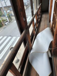 障子メンテナンンス・登録有形文化財橋本旅館スタジオ・張替・グットデザイン賞・登録有形文化財橋本旅館スタジオ・古民家カフェ・登録有形文化財・アトリエミカミ・管理運営・ドラマ撮影・映画撮影・再現ドラマ撮影・YouTube撮影・ミュージックビデオ撮影・CM撮影・ロケ地・ロケ現場・撮影場所・ハウススタジオ・レンタルスタジオ・貸しスタジオ・東京・東京近郊・桜川市・真壁町・撮影準備・