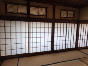障子メンテナンンス・登録有形文化財橋本旅館スタジオ・張替・グットデザイン賞・登録有形文化財橋本旅館スタジオ・古民家カフェ・登録有形文化財・アトリエミカミ・管理運営・ドラマ撮影・映画撮影・再現ドラマ撮影・YouTube撮影・ミュージックビデオ撮影・CM撮影・ロケ地・ロケ現場・撮影場所・ハウススタジオ・レンタルスタジオ・貸しスタジオ・東京・東京近郊・桜川市・真壁町・撮影準備・