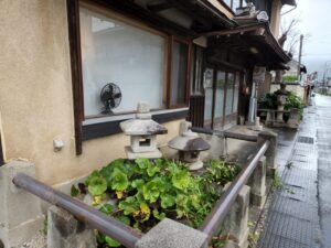 登録有形文化財橋本旅館スタジオ・アトリエミカミ・管理運営・・登録有形文化財橋本旅館スタジオ庭・グットデザイン賞・登録有形文化財橋本旅館スタジオ・古民家カフェ・登録有形文化財・ドラマ撮影・映画撮影・再現ドラマ撮影・YouTube撮影・ミュージックビデオ撮影・CM撮影・ロケ地・ロケ現場・撮影場所・ハウススタジオ・レンタルスタジオ・貸しスタジオ・東京・東京近郊・桜川市・真壁町・撮影準備・
