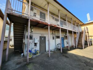 撮影専用に改造したアパートスタジオ・撮影用電源。壁の取り外し・撮影用物件・ハウススタジオ・レンタルハウス・貸しスタジオ・アトリエミカミ・管理運営・スタジオ料金・映画撮影・ドラマ撮影・再現ドラマ撮影・YouTube撮影・ミュージックビデオ撮影・CM撮影・東京・東京近郊・連続ドラマ撮影・ロケ地・ロケ場所・有名作品・ロケ地巡り・ロケハン・ロケ弁・撮影場所