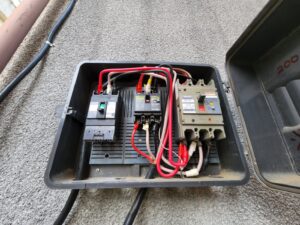 撮影専用に改造したアパートスタジオ・撮影用電源。壁の取り外し・撮影用物件・ハウススタジオ・レンタルハウス・貸しスタジオ・アトリエミカミ・管理運営・スタジオ料金・映画撮影・ドラマ撮影・再現ドラマ撮影・YouTube撮影・ミュージックビデオ撮影・CM撮影・東京・東京近郊・連続ドラマ撮影・ロケ地・ロケ場所・有名作品・ロケ地巡り・ロケハン・ロケ弁・撮影場所