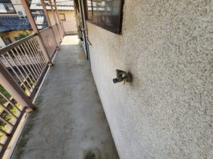 水道蛇口・修理・美術飾りミス・紛失・持ち去り・部品・水道部品・洗濯機飾り・アパート洗濯機取付・撮影専用に改造したアパートスタジオ・撮影用電源。壁の取り外し・撮影用物件・ハウススタジオ・レンタルハウス・貸しスタジオ・アトリエミカミ・管理運営・スタジオ料金・映画撮影・ドラマ撮影・再現ドラマ撮影・YouTube撮影・ミュージックビデオ撮影・CM撮影・東京・東京近郊・連続ドラマ撮影・ロケ地・ロケ場所・有名作品・ロケ地巡り・ロケハン・ロケ弁・撮影場所