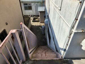 撮影専用に改造したアパートスタジオ・撮影用電源。壁の取り外し・撮影用物件・ハウススタジオ・レンタルハウス・貸しスタジオ・アトリエミカミ・管理運営・スタジオ料金・映画撮影・ドラマ撮影・再現ドラマ撮影・YouTube撮影・ミュージックビデオ撮影・CM撮影・東京・東京近郊・連続ドラマ撮影・ロケ地・ロケ場所・有名作品・ロケ地巡り・ロケハン・ロケ弁・撮影場所