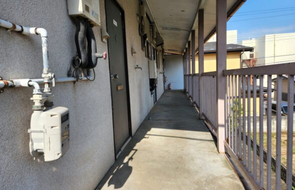 撮影専用に改造したアパートスタジオ・撮影用電源。壁の取り外し・撮影用物件・ハウススタジオ・レンタルハウス・貸しスタジオ・アトリエミカミ・管理運営・スタジオ料金・映画撮影・ドラマ撮影・再現ドラマ撮影・YouTube撮影・ミュージックビデオ撮影・CM撮影・東京・東京近郊・連続ドラマ撮影・ロケ地・ロケ場所・有名作品・ロケ地巡り・ロケハン・ロケ弁・撮影場所