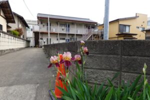 アパートスタジオ・撮影場所・ロケハンラッシュ・取り外しができるパネル壁・撮影専用物件・アパートスタジオ・アパート・改造・撮影用電源・パネル壁・メインロケハン・オールスタッフロケハン・連続ドラマ・映画撮影・アトリエミカミ管理運営・撮影場所・ハウススタジオ・昭和でレトロなアパートスタジオ・撮影専用物件・出入り階段も俯瞰で撮影・ドラマ・映画・再現ドラマ・撮影ポイント・ロケ地・ロケ場所・常総市・水海道・東京近郊・東京駅から50分・駅歩5分