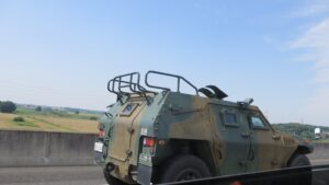 高速道路・自衛隊車両・アトリエミカミ・移動・ハウススタジオ。ロケーションコーデネート・ロケ場所・撮影場所・ドラマ撮影・映画撮影・CM撮影・YouTube撮影・ミュージックビデオ撮影・アパートスタジオ・学校スタジオ