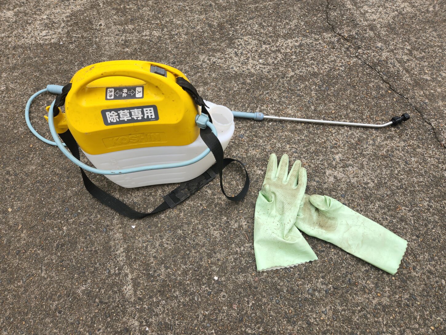 除草剤散布・アパートスタジオ・元ビジネスホテルスタジオ・撮影専用に改造したアパートスタジオ・撮影用電源。壁の取り外し・撮影用物件・ハウススタジオ・レンタルハウス・貸しスタジオ・アトリエミカミ・管理運営・スタジオ料金・映画撮影・ドラマ撮影・再現ドラマ撮影・YouTube撮影・ミュージックビデオ撮影・CM撮影・東京・東京近郊・連続ドラマ撮影・ロケ地・ロケ場所・有名作品・ロケ地巡り・ロケハン・ロケ弁・撮影場所