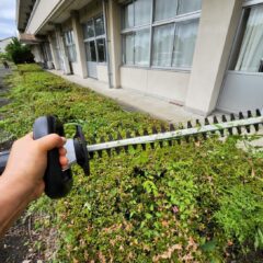 バリカン・植え込み・学校スタジオ・メンテナンス・高校生用机と椅子・学校スタジオ・問い合わせ急増・撮影スポット・学園ドラマ・コマーシャル撮影・CM撮影・映画撮影・再現ドラマ撮影・コスプレ撮影・ユーty－部撮影・アトリエミカミ・管理運営・学校撮影・レンタルスタジオ・東京近郊・東京・東京・関東・桜川市・真壁町・撮影専用物件・
