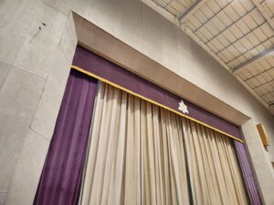 舞台のカーテン・学校スタジオ体育館・開け閉めチェク・音楽室・図書室・図工室・実験室・部室・教室・撮影スポット・学園ドラマ・コマーシャル撮影・CM撮影・映画撮影・再現ドラマ撮影・コスプレ撮影・ユーチューブ撮影・アトリエミカミ・管理運営・学校撮影・レンタルスタジオ・東京近郊・東京・東京・関東・桜川市・真壁町・撮影専用物件・