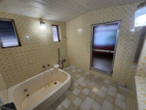連続ドラマの問い合わせ・登録有形文化財橋本旅館スタジオ風呂場。共同風呂・風呂シーン・台本・シナリオ・製作部・ロケ場所・撮影場所・犯罪行為・犯罪シーン・盗撮・入浴・入浴シーン・映画撮影・ＣＭ撮影・ミュージックビデオ撮影・再現ドラマ・YouTube撮影・アトリエミカミ・管理・ハウススタジオ・貸しスタジオ・レンタルスタジオ・コスプレ撮影・ロケ地・東京近郊・東京・関東