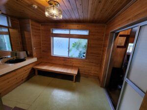 連続ドラマの問い合わせ・登録有形文化財橋本旅館スタジオ風呂場。共同風呂・風呂シーン・台本・シナリオ・製作部・ロケ場所・撮影場所・犯罪行為・犯罪シーン・盗撮・入浴・入浴シーン・映画撮影・ＣＭ撮影・ミュージックビデオ撮影・再現ドラマ・YouTube撮影・アトリエミカミ・管理・ハウススタジオ・貸しスタジオ・レンタルスタジオ・コスプレ撮影・ロケ地・東京近郊・東京・関東