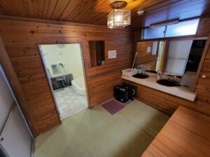 連続ドラマの問い合わせ・登録有形文化財橋本旅館スタジオ風呂場。共同風呂・風呂シーン・台本・シナリオ・製作部・ロケ場所・撮影場所・犯罪行為・犯罪シーン・盗撮・入浴・入浴シーン・映画撮影・ＣＭ撮影・ミュージックビデオ撮影・再現ドラマ・YouTube撮影・アトリエミカミ・管理・ハウススタジオ・貸しスタジオ・レンタルスタジオ・コスプレ撮影・ロケ地・東京近郊・東京・関東