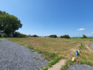 炎天下の中の草刈りメンテ・中廊下・校庭・学校スタジオ外回り・撮影準備・音楽室・図書室・図工室・実験室・部室・教室・撮影スポット・学園ドラマ・コマーシャル撮影・CM撮影・映画撮影・再現ドラマ撮影・コスプレ撮影・ユーチューブ撮影・アトリエミカミ・管理運営・学校撮影・レンタルスタジオ・東京近郊・東京・東京・関東・桜川市・真壁町・撮影専用物件・
