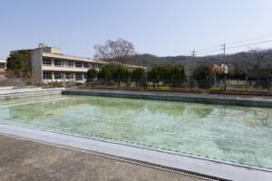 プール・学校スタジオ・校庭・学校スタジオ外回り・撮影準備・音楽室・図書室・図工室・実験室・部室・教室・撮影スポット・学園ドラマ・コマーシャル撮影・CM撮影・映画撮影・再現ドラマ撮影・コスプレ撮影・ユーチューブ撮影・アトリエミカミ・管理運営・学校撮影・レンタルスタジオ・東京近郊・東京・東京・関東・桜川市・真壁町・撮影専用物件・