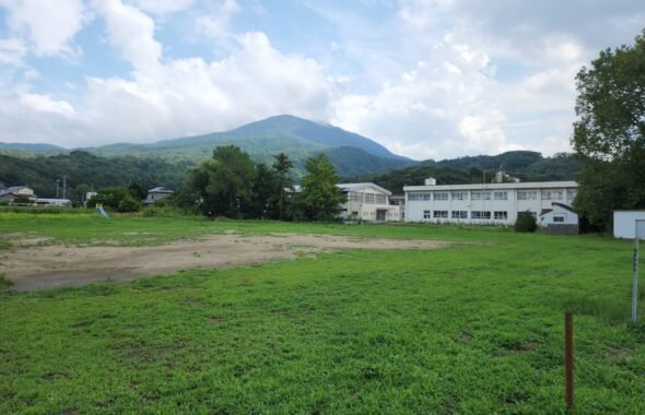 学校スタジオ校庭側・学校スタジオ撮影・ミュージックビデオ撮影現場・撮影スポット・学園ドラマ・コマーシャル撮影・CM撮影・映画撮影・再現ドラマ撮影・コスプレ撮影・ユーチューブ撮影・アトリエミカミ・管理運営・学校撮影・レンタルスタジオ・東京近郊・東京・東京・関東・桜川市・真壁町・撮影専用物件