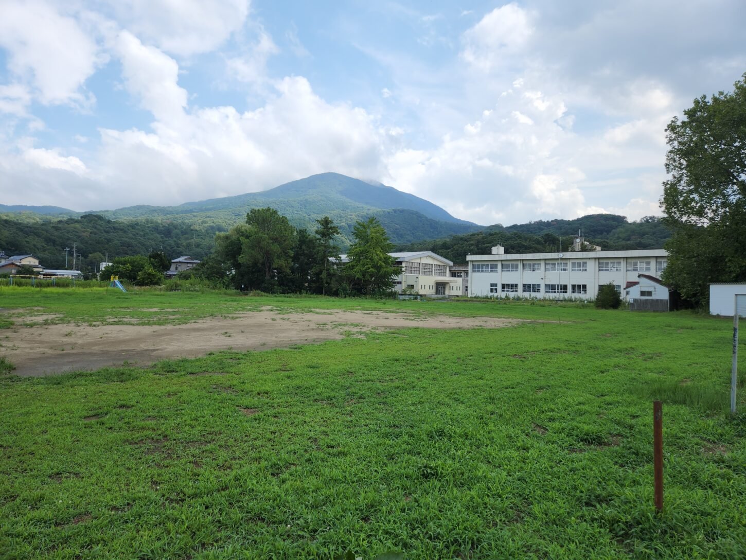 学校スタジオ校庭側・学校スタジオ撮影・ミュージックビデオ撮影現場・撮影スポット・学園ドラマ・コマーシャル撮影・CM撮影・映画撮影・再現ドラマ撮影・コスプレ撮影・ユーチューブ撮影・アトリエミカミ・管理運営・学校撮影・レンタルスタジオ・東京近郊・東京・東京・関東・桜川市・真壁町・撮影専用物件