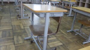 学校の机・高さ調整・学校スタジオ撮影・ミュージックビデオ撮影現場・撮影スポット・学園ドラマ・コマーシャル撮影・CM撮影・映画撮影・再現ドラマ撮影・コスプレ撮影・ユーチューブ撮影・アトリエミカミ・管理運営・学校撮影・レンタルスタジオ・東京近郊・東京・東京・関東・桜川市・真壁町・撮影専用物件